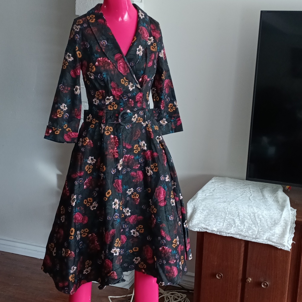 Designer Collectif Vintage Floral A-Line Dress with Belt